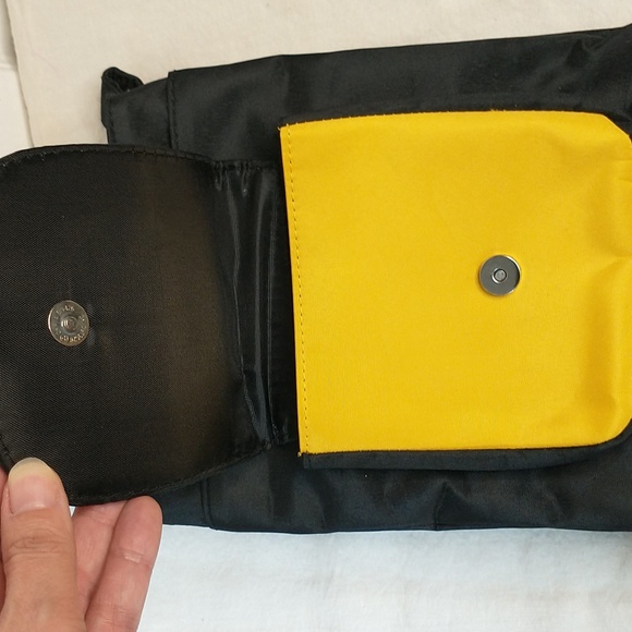 NWT Pittsburgh Steelers crossbody. 3 outside pockets adjustable comfort strap. - Picture 4 of 5